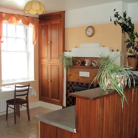 Holiday home Ivy House Holiday Knights Town