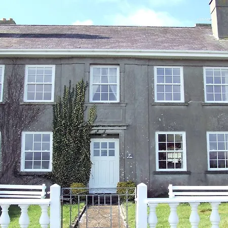 Holiday home Ivy House Holiday Knights Town
